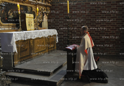 Nabozenstwo meki Panskiej w Wielki Piatek w Katedrze...