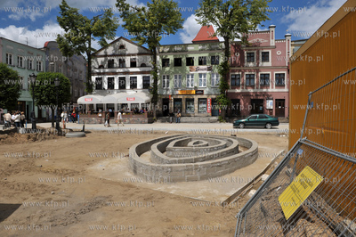Remontowany Rynek w Pucku. 25.06.2011 Fot. Maciej Kosycarz...