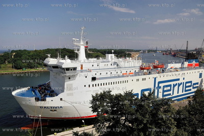 Gdansk, Port Gdanski. Prom Baltivia cumujacego przy...