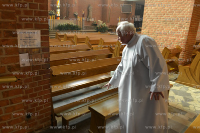 Gdynia. Kradziez skarbony z pieniedzmi z kosciola sw....