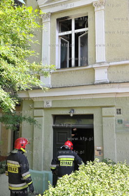 Sopot, ul. 1 Maja 5a. Okolo godziny 16 powstal pozar...