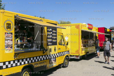 I Festiwal Smaków Food Trucków na parkingu przy ul....