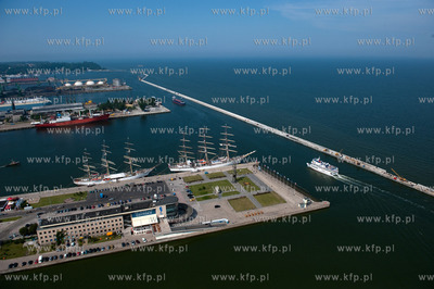 Gdynia w przeddzien Zlotu Zaglowcow 28.06.2009 fot....