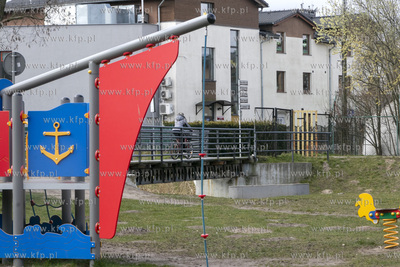 Most nad rzeką Radunią łączący ulicę Podkomorzego...