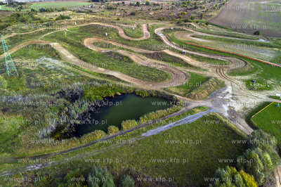 Tor motocrossowy na granicy Borkowa i Straszyna.
3.10.2024
fot....