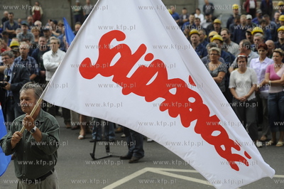 Protest stoczniowcow ze Stoczni Gdynia w związku z...