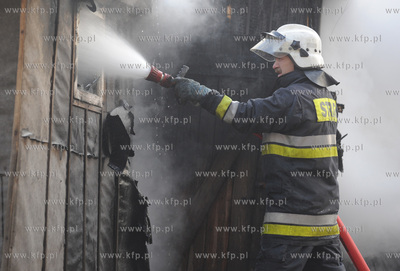 Pozar na Partyzantow 112 w Gdansku - Wrzeszczu. Plonal...