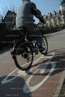 Sciezka rowerowa przy plazy w Gdansku Brzeznie. 26.03.2010fot....