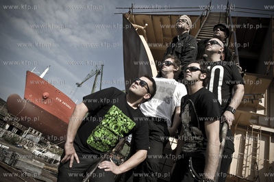 Sesja zdjeciowa zespolu BIG CYC na terenie Stoczni...