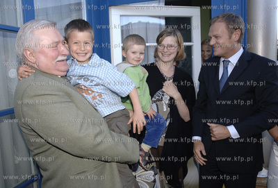 Imieniny Lecha i Danuty Walesow w ich domu na ul. Polanki...