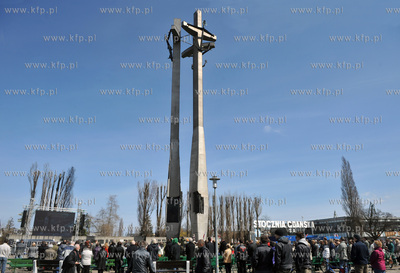 Transmisja uroczystosci pogrzebowych ofiar katastrofy...