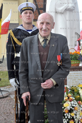 Zukowo na Kaszubach. Plac przed kosciolem sw. Jana...