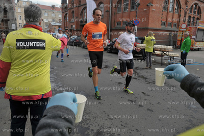 II PZU Gdansk Maraton. Zawodnicy na ul. Panskiej. Punkt...