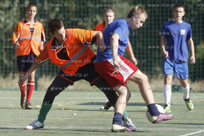 Gdansk Zaspa. Pilkarski turniej dzikich druzyn Do przerwy...