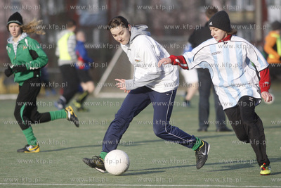 Gdansk Zaspa. Pilkarski turniej dzikich druzyn Do przerwy...