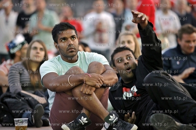 Gdansk. Mistrzostwa Europy w Pilce Noznej. Kibice ogladaja...