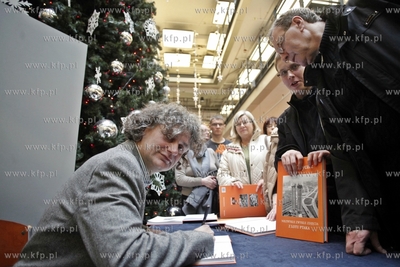 Gdansk. Centrum Handlowe Manhattan. Promocja albumu...