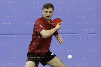 Jakub Folwarski, tenisista stolowy. 18.11.2013 fot....