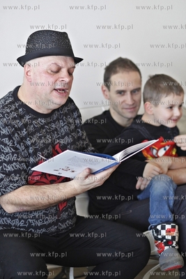 Sopot. Zatoka Sztuki. Krzysztof Skiba czyta dzieciom....