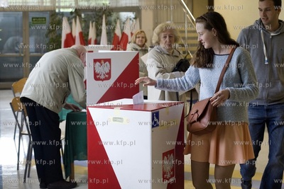 Wybory prezydenckie 2015.   Obwodowa Komisja Wyborcza...