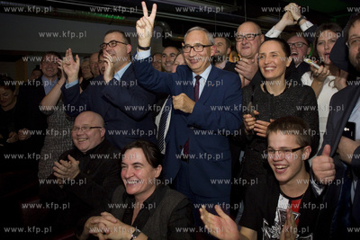 Gdańsk. Restauracja Barbados. Wieczór wyborczy. Ogłoszenie...