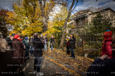 Mieszkańcy kurortu spacerowali w niedzielę z przewodniczką...