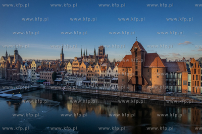 Gdańsk. Motława, Żuraw, Długie Pobrzeze.
09.01.2026
fot....
