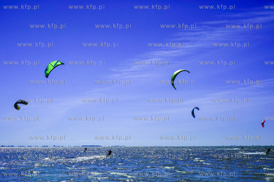 Kitesurfing na Zalewie Wiślanym w okolicy Kadyn. 29.05.2021...