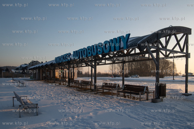Zima na Mierzei Wiślanej. Dworzec autobusowy w Krynicy...