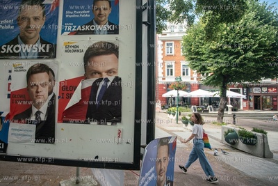 Sopot. Plakaty wyborcze Szymona Hołowni i Rafała...