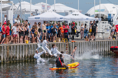 Sopot. 12. Charytatywny skok z molo do morza dla Moniki...