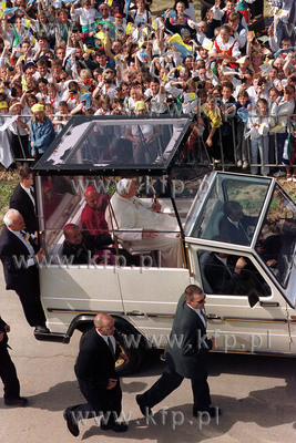 Papiez Jan Pawel II w Pelplinie. 6.06.99 fot. Maciej...