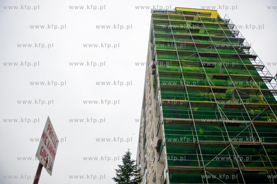 Gdansk. Zaspa. Pilotow 10. Demontaz rusztowania i odsloniecie...