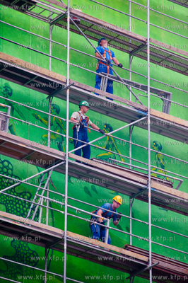 Gdansk. Zaspa. Pilotow 10. Demontaz rusztowania i odsloniecie...