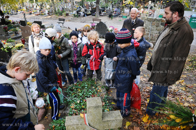 Gdansk. Cmentarz Srebrzysko. Zywa lekcja historii,...