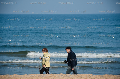 Gdansk. Plaza w Brzeznie. Nord walking w wykonaniu...