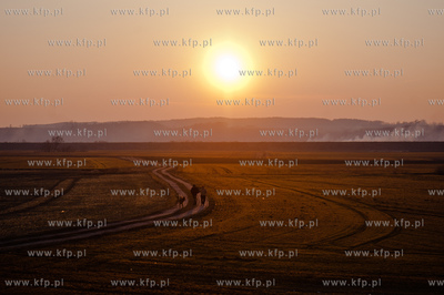 Zachod slonaca nad Wisla. 07.03.2012 fot. Mateusz Ochocki...