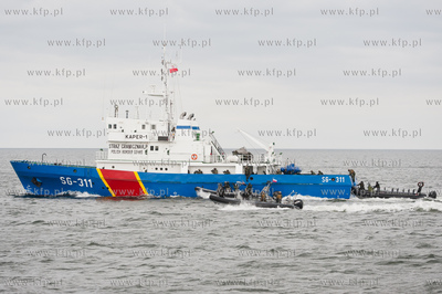 Zatoka Gdanska. Pokaz akcji odbijania zakladnikow ze...