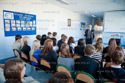 Gdansk. Inauguracja roku szkolnego w VII Liceum Ogolnoksztalcacym...
