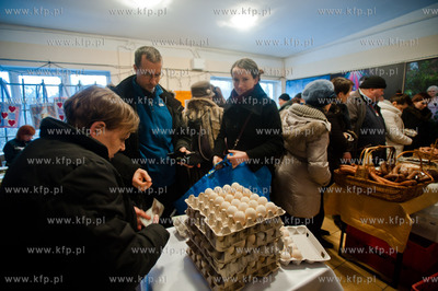 Gdansk. Oliwa. Dom Zarazy. Bazar nisko przetworzonej...