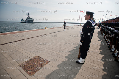 Gdynia. Nabrzeze Pomorskie. Uroczyste powitanie japonskiego...