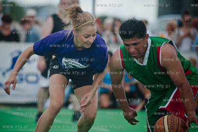 Gdynia. Skwer Kosciuszki. Wielki Mecz Koszykowki pomiedzy...