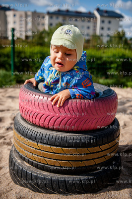 Gdansk. Ujescisko. Nowo powstaly Ekologiczny plac zabaw...
