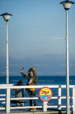 Gdansk. Mrozne, sloneczne, sobotnie popoludnie na plazy...