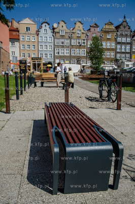 Gdansk. Skwer miedzy ulica Mariacka, a Sw. Ducha. Prezentacja...