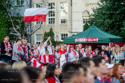 Gdansk. Targ Weglowy. Strefa kibica, gdzie mieszkancy...