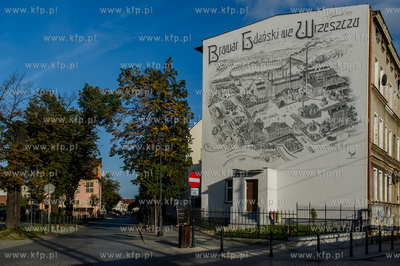 Gdańsk. Wrzeszcz. Remontowana kamienica przy ul Białej,...