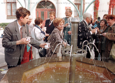 Prezydent Sopotu Jacek Karnowski na otwarciu pijalni...