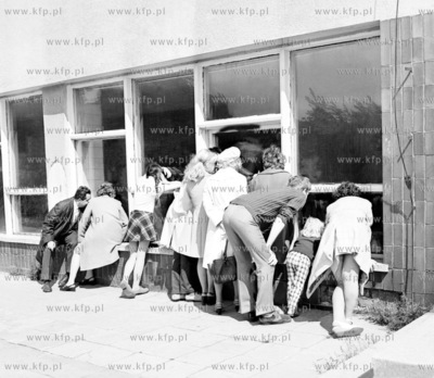 Podgladanie przez szybe. 19.05.1973 6 maj 73 Z. Kosycarz...