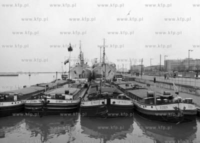 Barki przycumowane w porcie gdyńskim.  (Lata 60).
1968
0005912z
Fot....